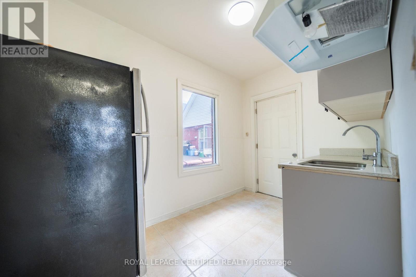 10 Fairleigh Avenue N, Hamilton, Ontario  L8L 6H2 - Photo 5 - X13737250