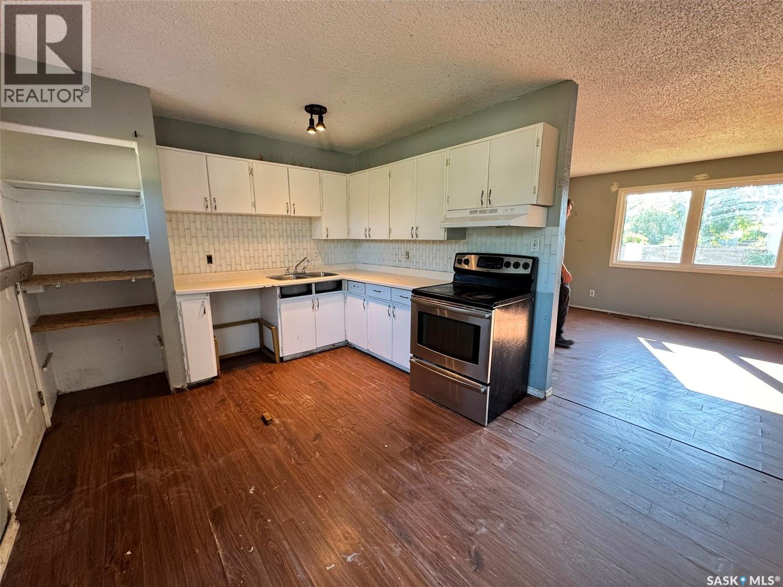 12 Bowerman Crescent, Prince Albert, Saskatchewan  S6V 6K2 - Photo 2 - SK047322