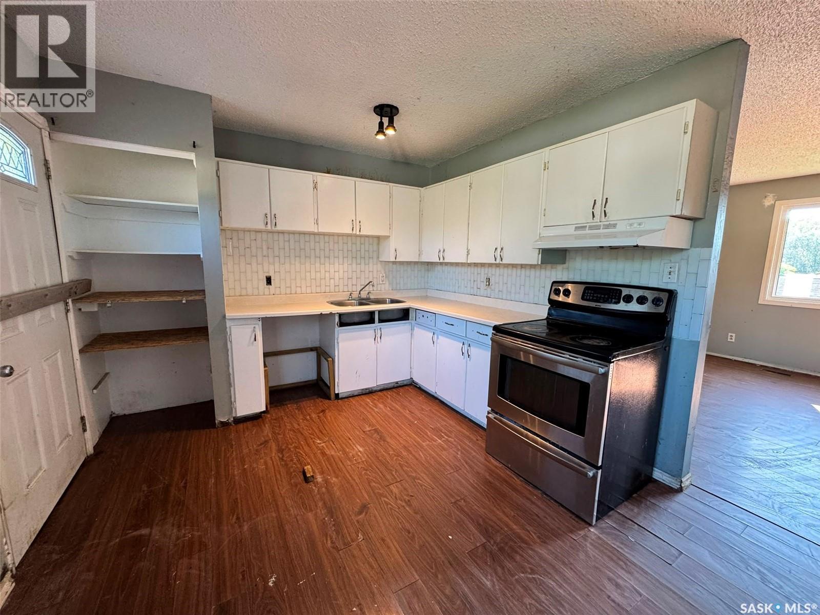 12 Bowerman Crescent, Prince Albert, Saskatchewan  S6V 6K2 - Photo 3 - SK047322