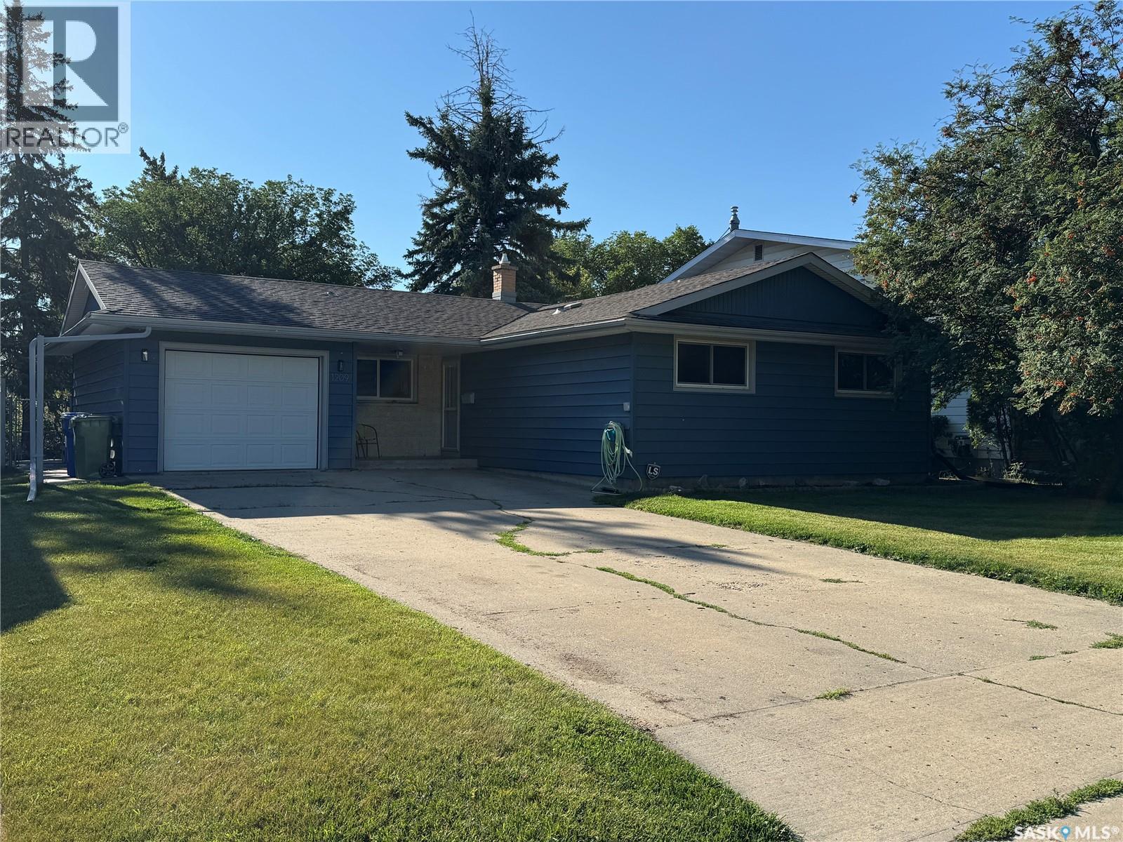 1209 Shannon ROAD, regina, Saskatchewan