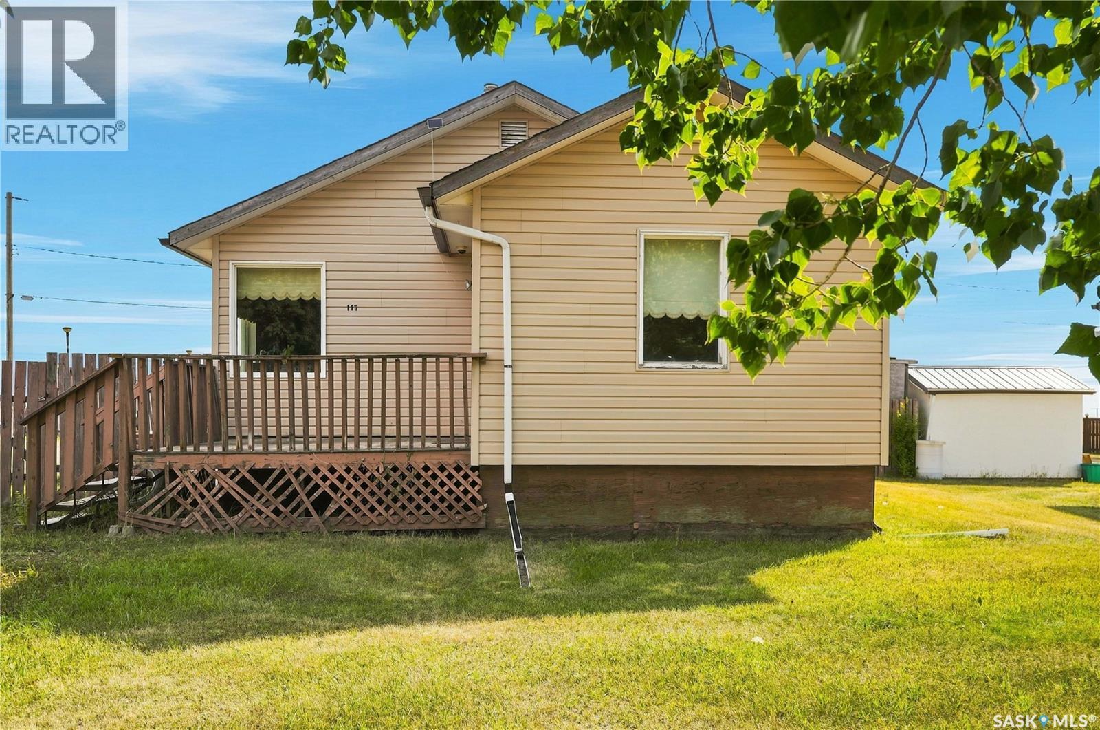 117 Victoria Street, Mortlach, Saskatchewan  S0H 3E0 - Photo 2 - SK047228