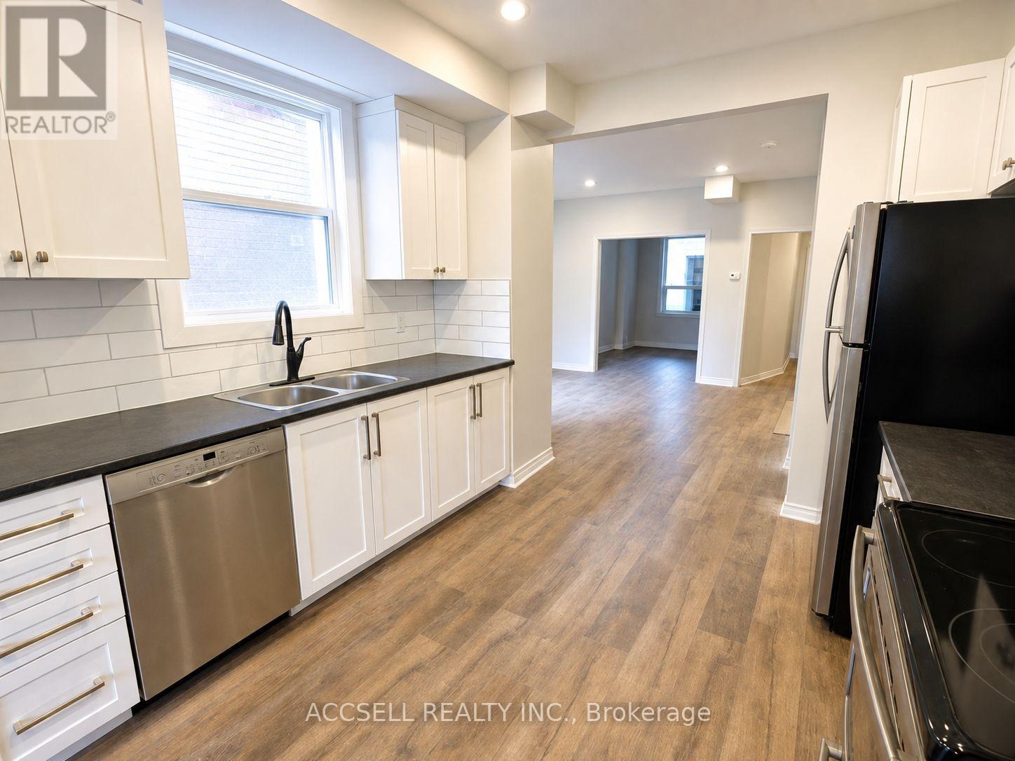 325 Greenwood Avenue, Toronto, Ontario  M4L 2R6 - Photo 4 - E13733756