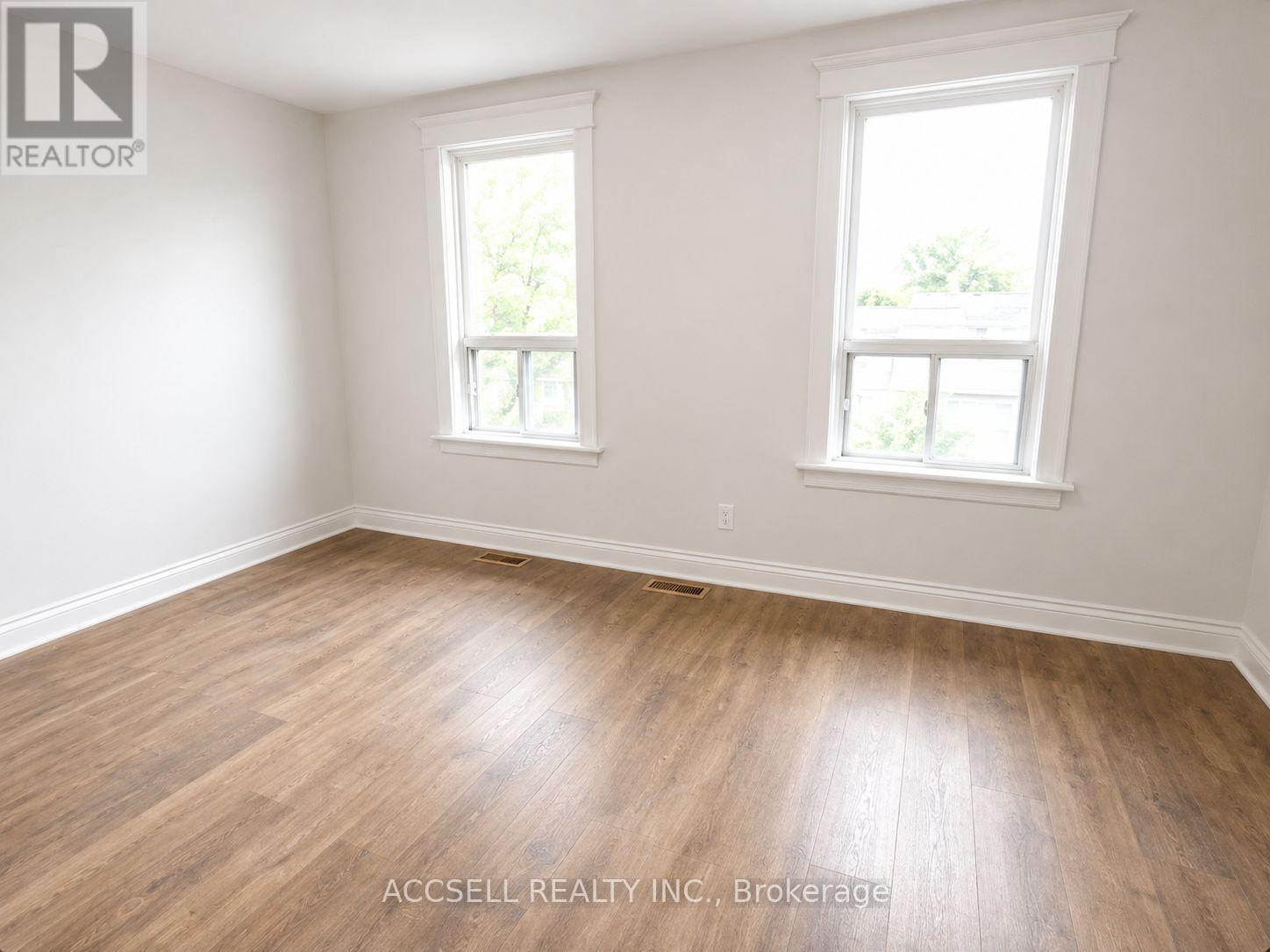 325 Greenwood Avenue, Toronto, Ontario  M4L 2R6 - Photo 9 - E13733756