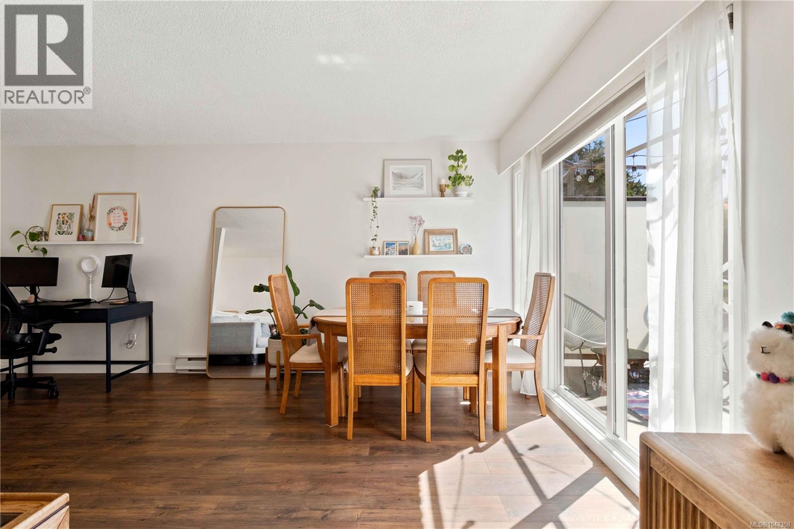 2 210 Douglas St, Victoria, British Columbia  V8V 2P2 - Photo 8 - 1048358