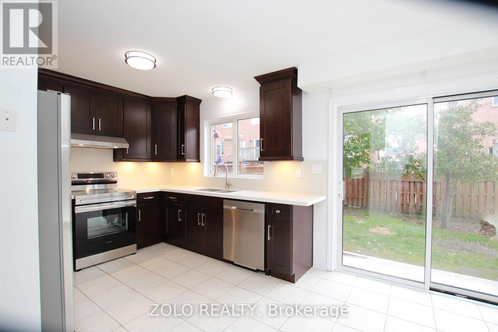 226 Equator Crescent N, Vaughan, Ontario  L6A 2Y1 - Photo 3 - N13737298