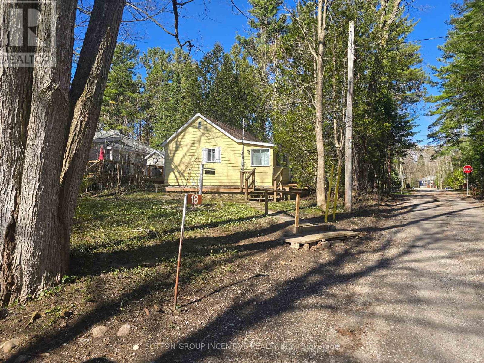 18 Harras Avenue, Tiny, Ontario  L0L 2J0 - Photo 2 - S13737268