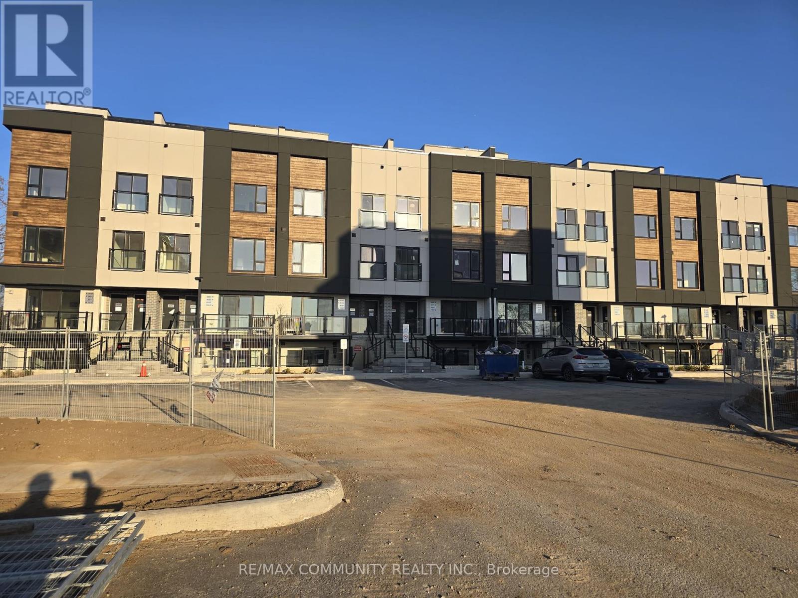 309b - 16 Melbourne Avenue, St. Catharines, Ontario  L2P 3J8 - Photo 1 - X13737278