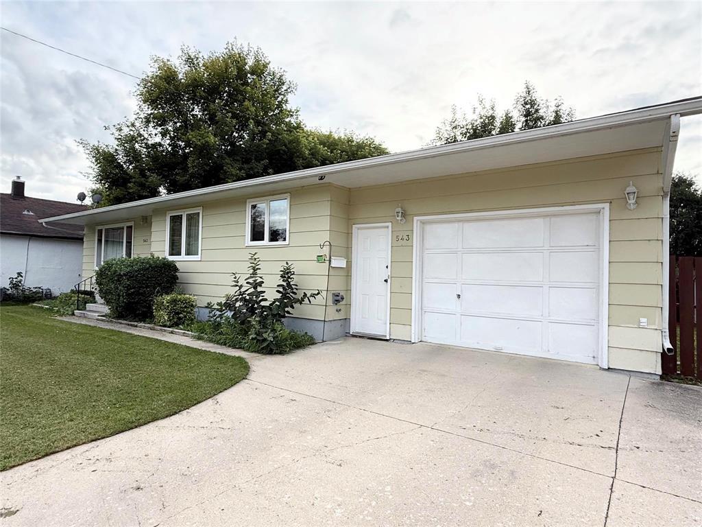 543 8th Street NW, Portage La Prairie, Manitoba  R1N 2N2 - Photo 2 - 202622031