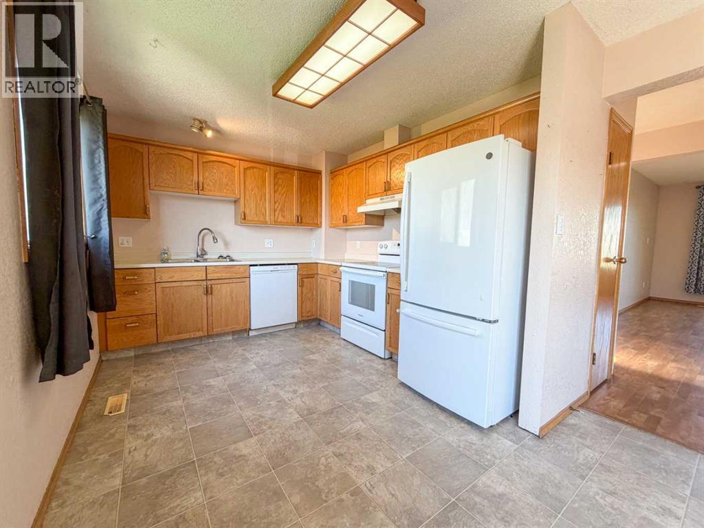 16 Wood Drive, Whitecourt, Alberta T7S 1R1 - Photo 6 - A2308460