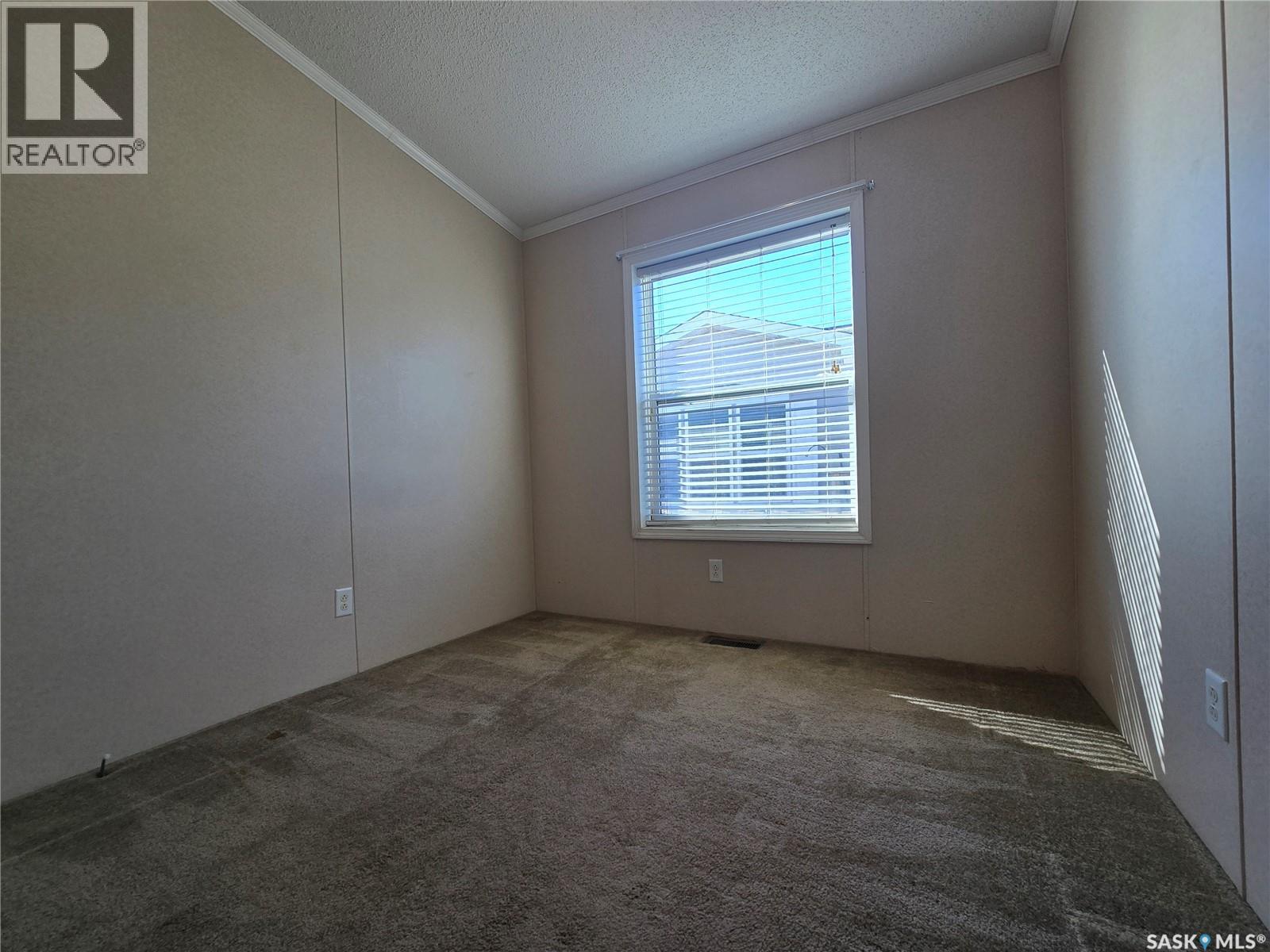 210 Brownlee Street, Weyburn, Saskatchewan  S4H 3P4 - Photo 12 - SK046688