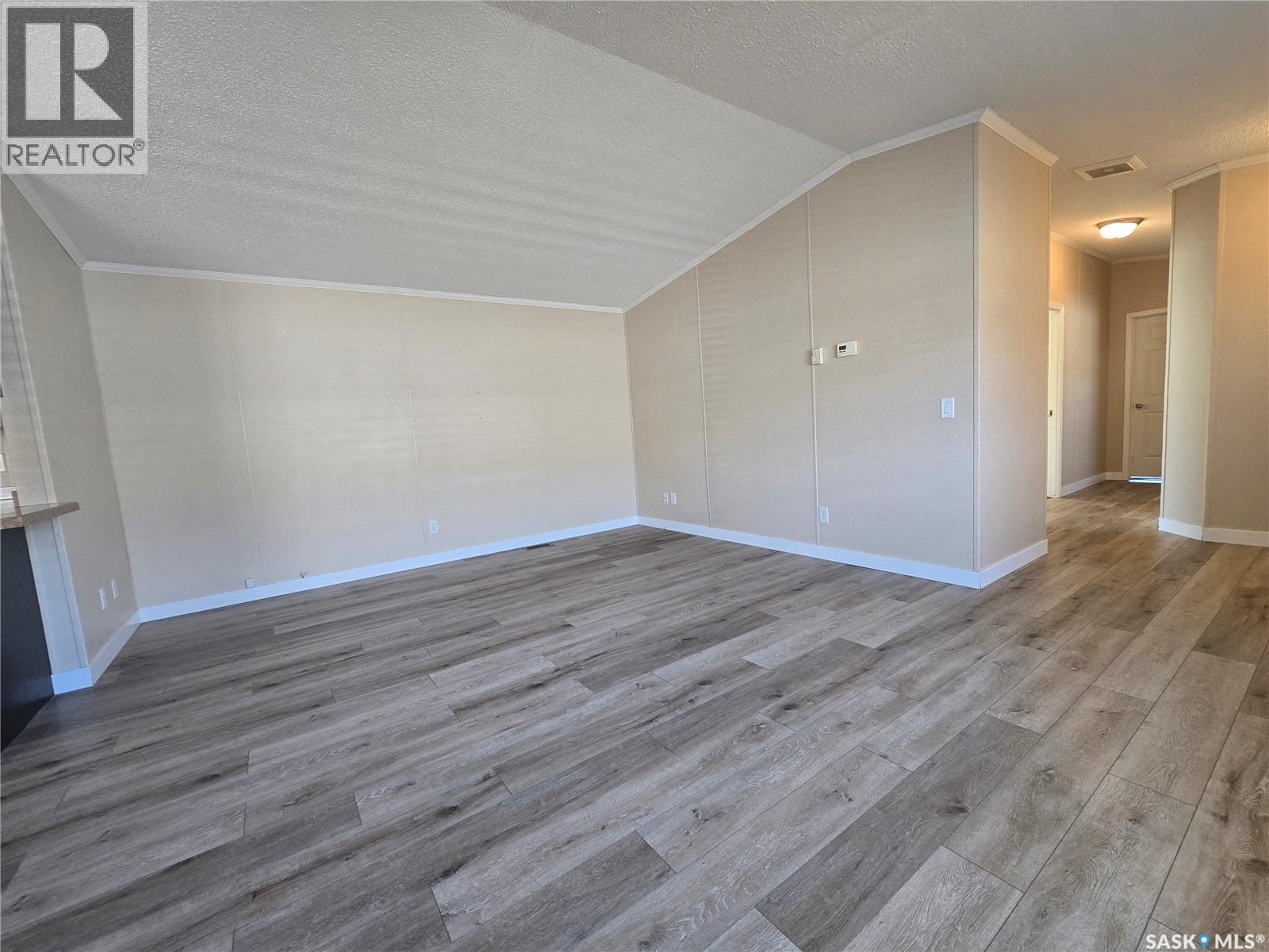 210 Brownlee Street, Weyburn, Saskatchewan  S4H 3P4 - Photo 8 - SK046688