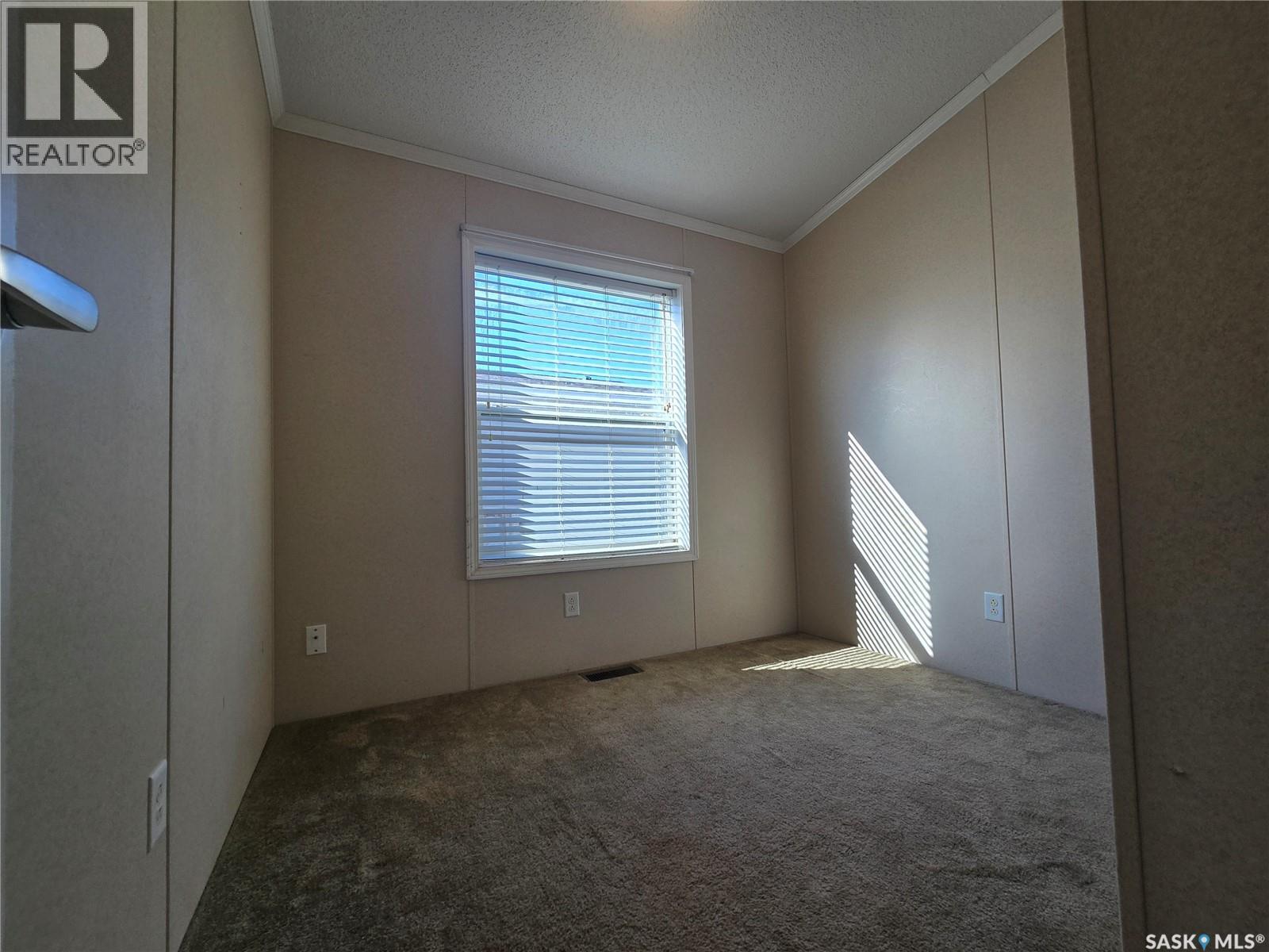 210 Brownlee Street, Weyburn, Saskatchewan  S4H 3P4 - Photo 13 - SK046688