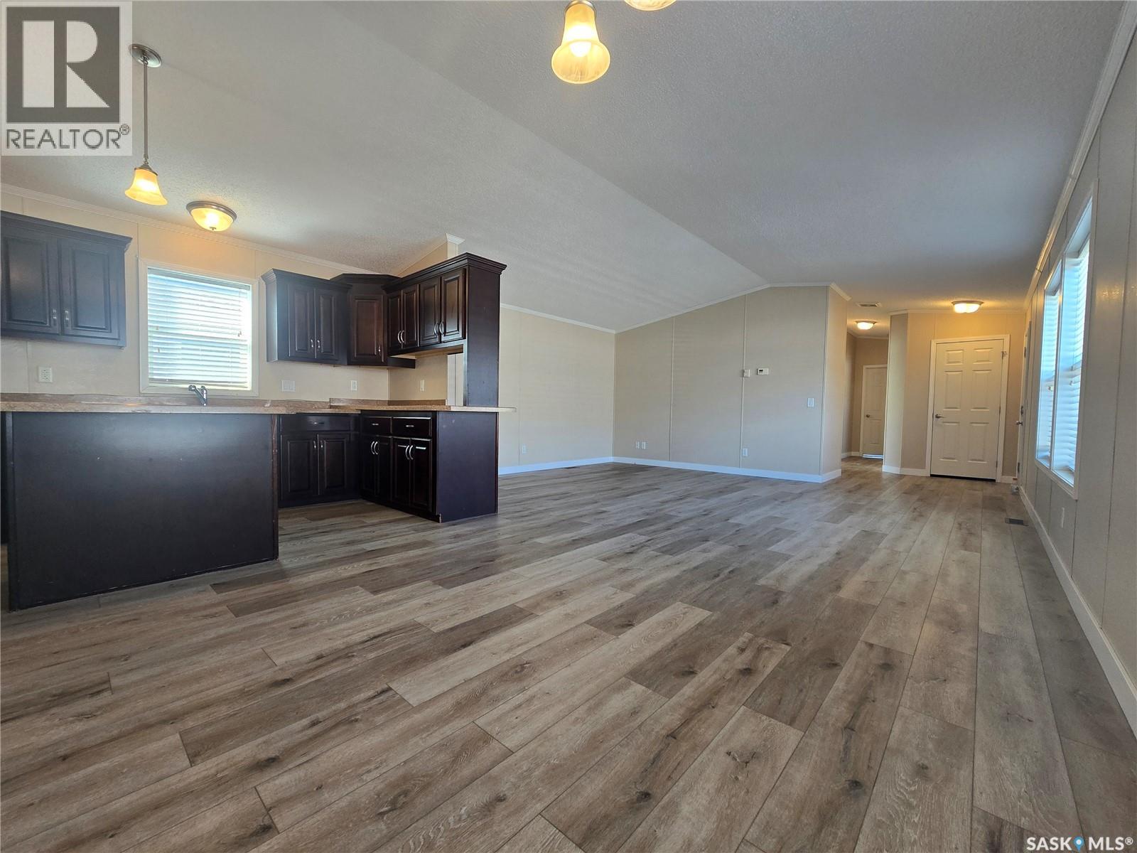 210 Brownlee Street, Weyburn, Saskatchewan  S4H 3P4 - Photo 7 - SK046688