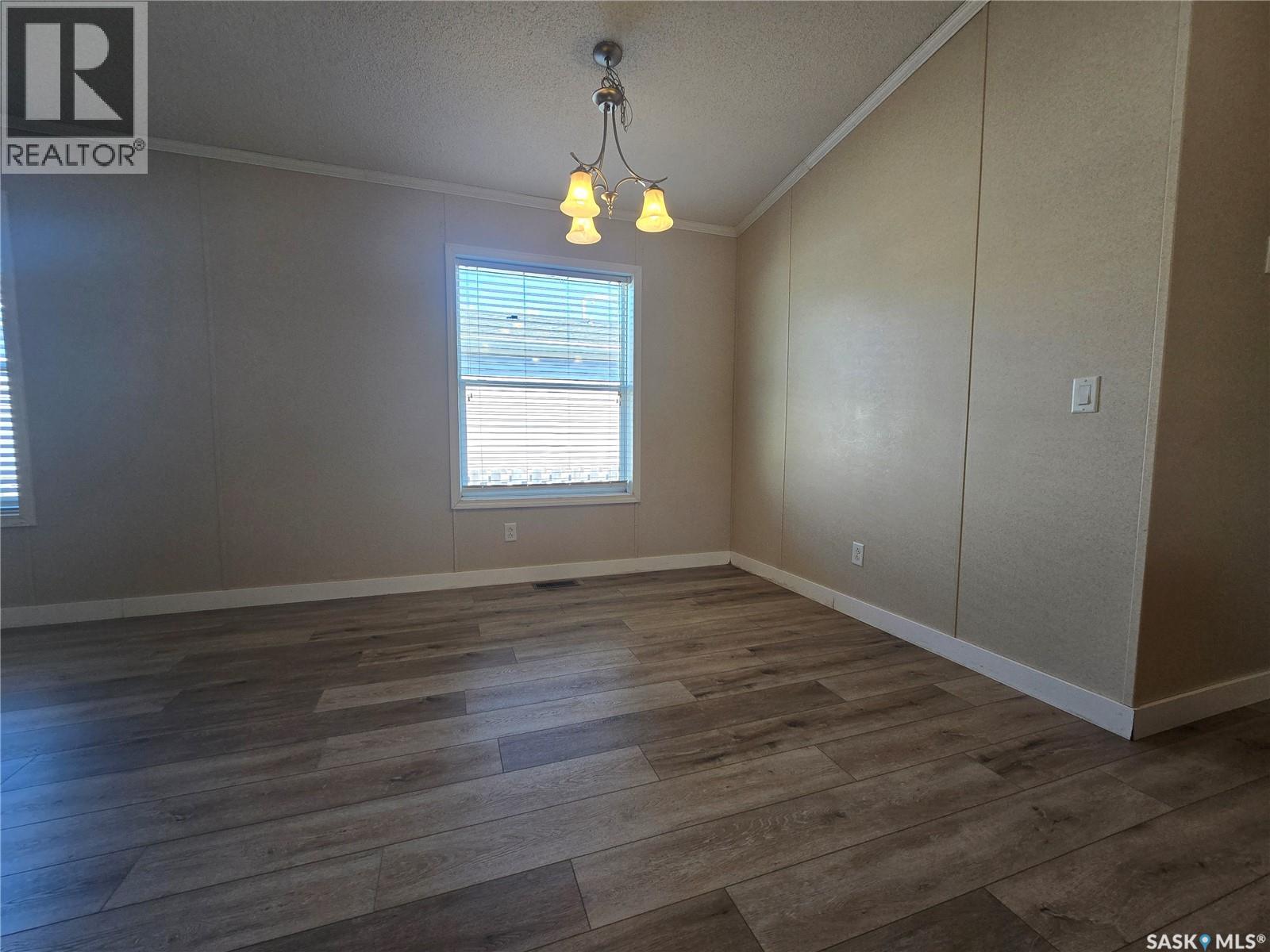 210 Brownlee Street, Weyburn, Saskatchewan  S4H 3P4 - Photo 6 - SK046688