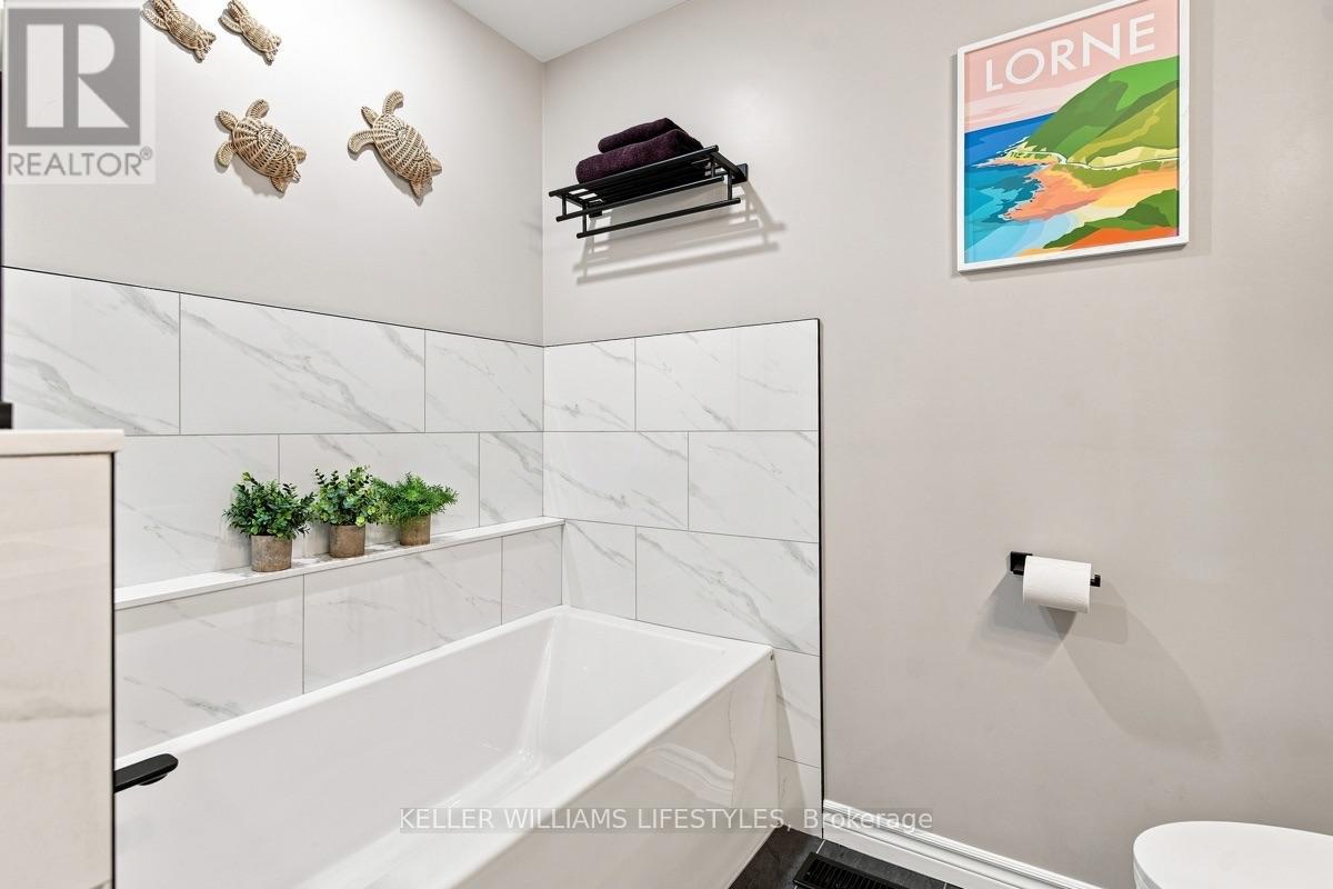 740 Village Green Avenue, London South, Ontario  N6K 1H4 - Photo 22 - X13737544