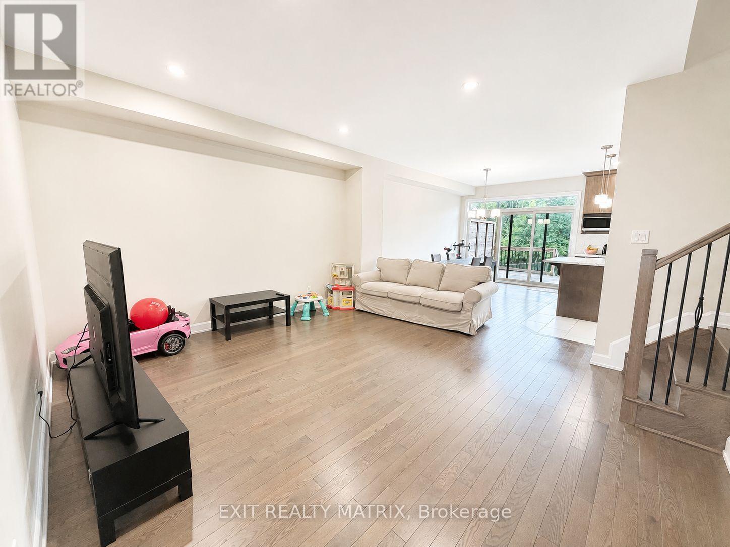 1002 Cologne Street, Russell, Ontario  K0A 1W0 - Photo 3 - X13737508