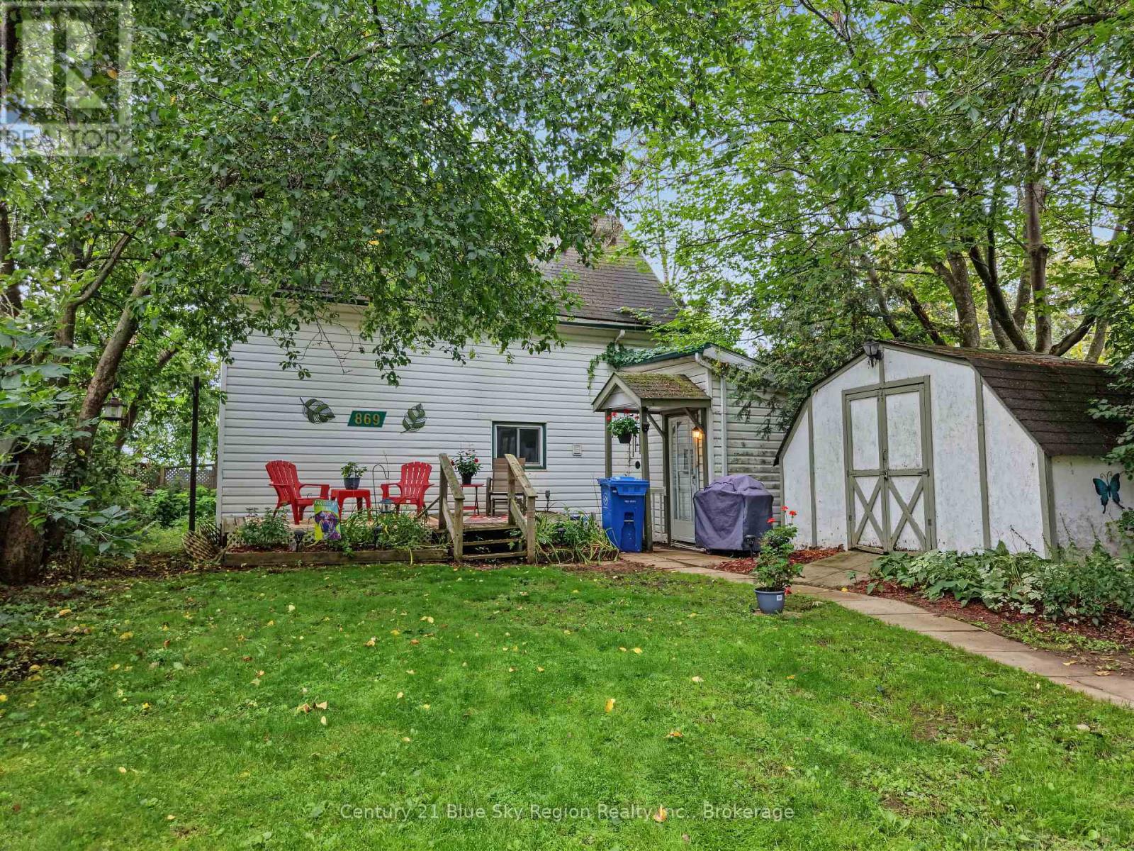 869 Ferguson Street — photo 1
