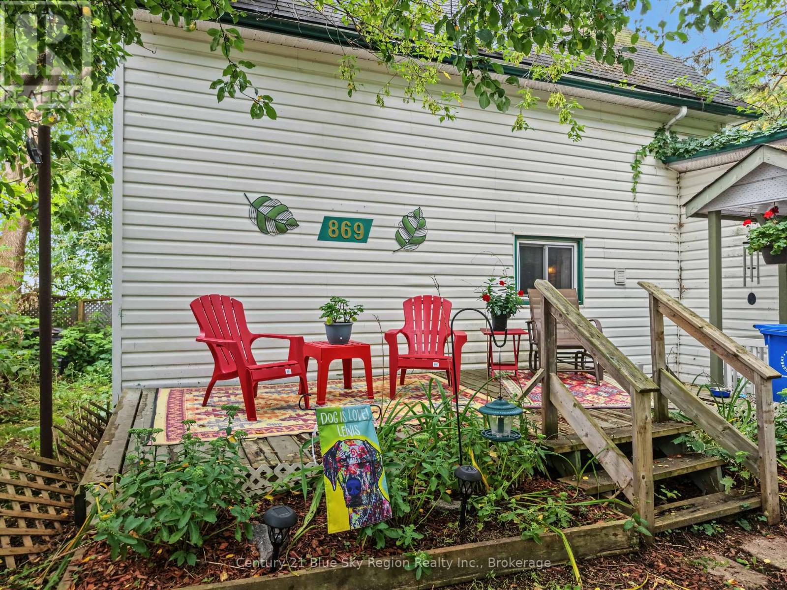 869 Ferguson Street — photo 2
