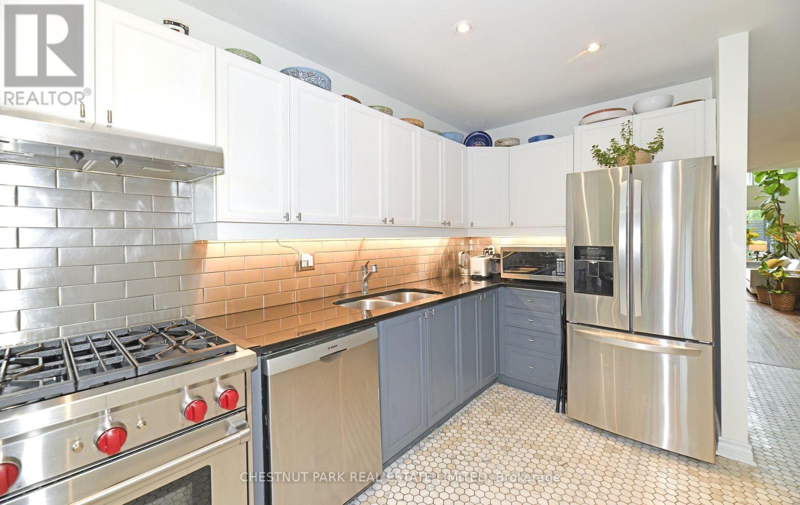 58 Alcorn Avenue, Toronto, Ontario  M4V 1E4 - Photo 7 - C13737594