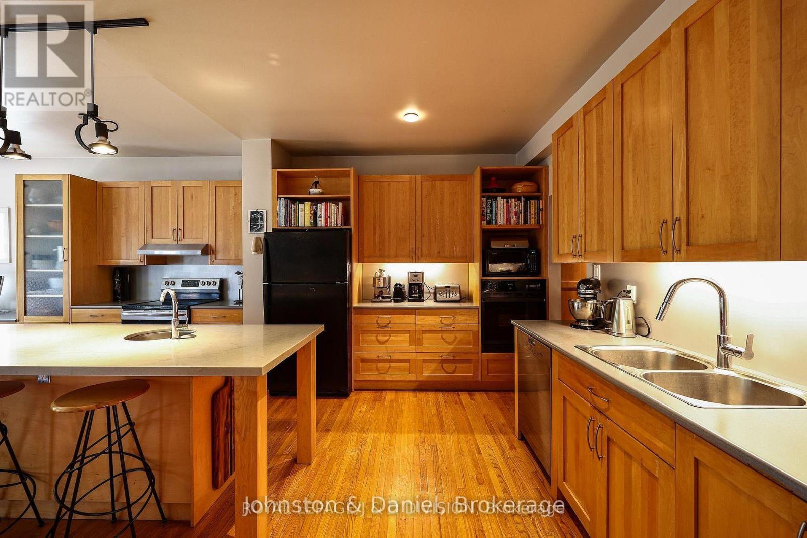 181 Rumsey Road, Toronto, Ontario  M4G 1P4 - Photo 11 - C13737624