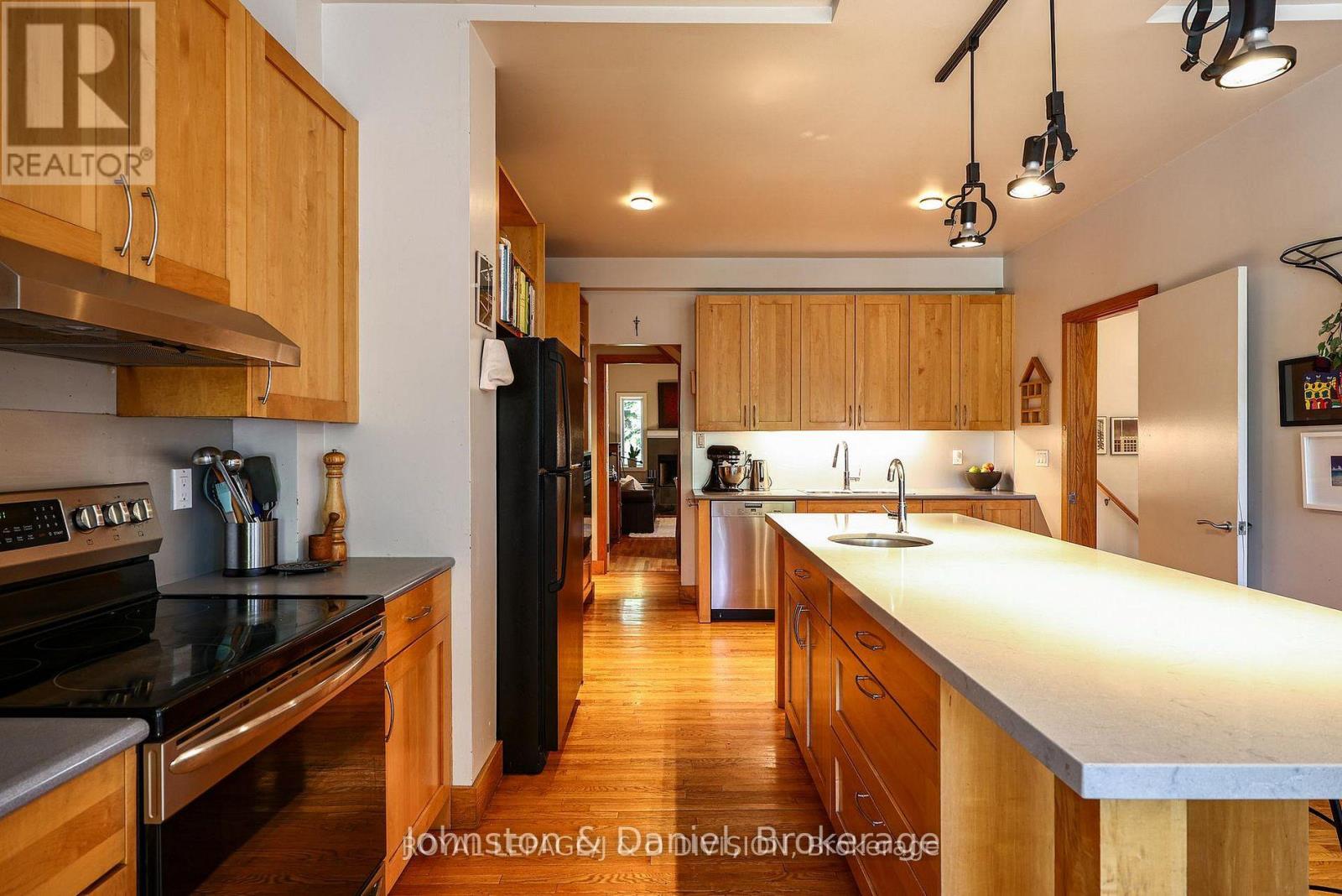 181 Rumsey Road, Toronto, Ontario  M4G 1P4 - Photo 12 - C13737624