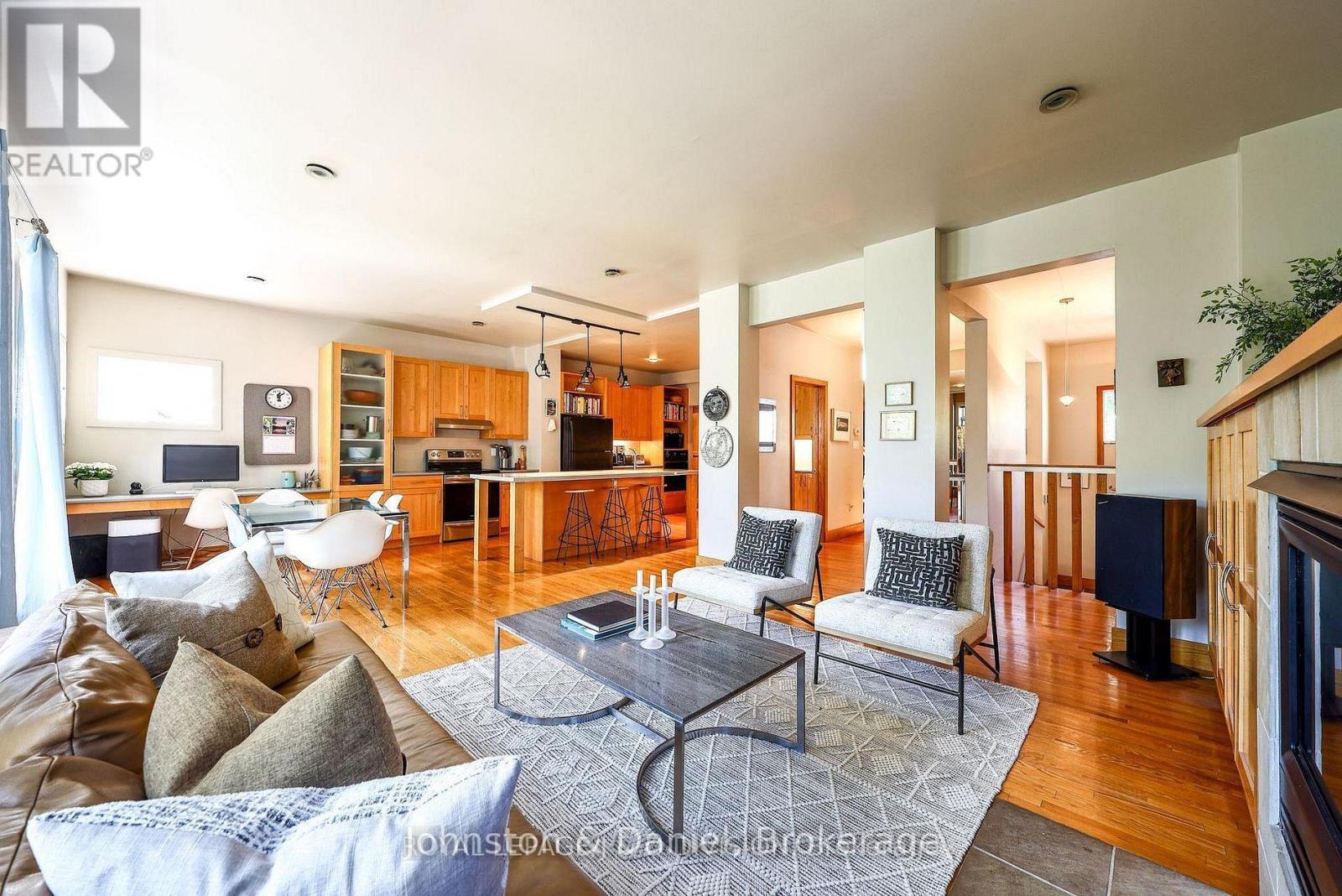 181 Rumsey Road, Toronto, Ontario  M4G 1P4 - Photo 14 - C13737624