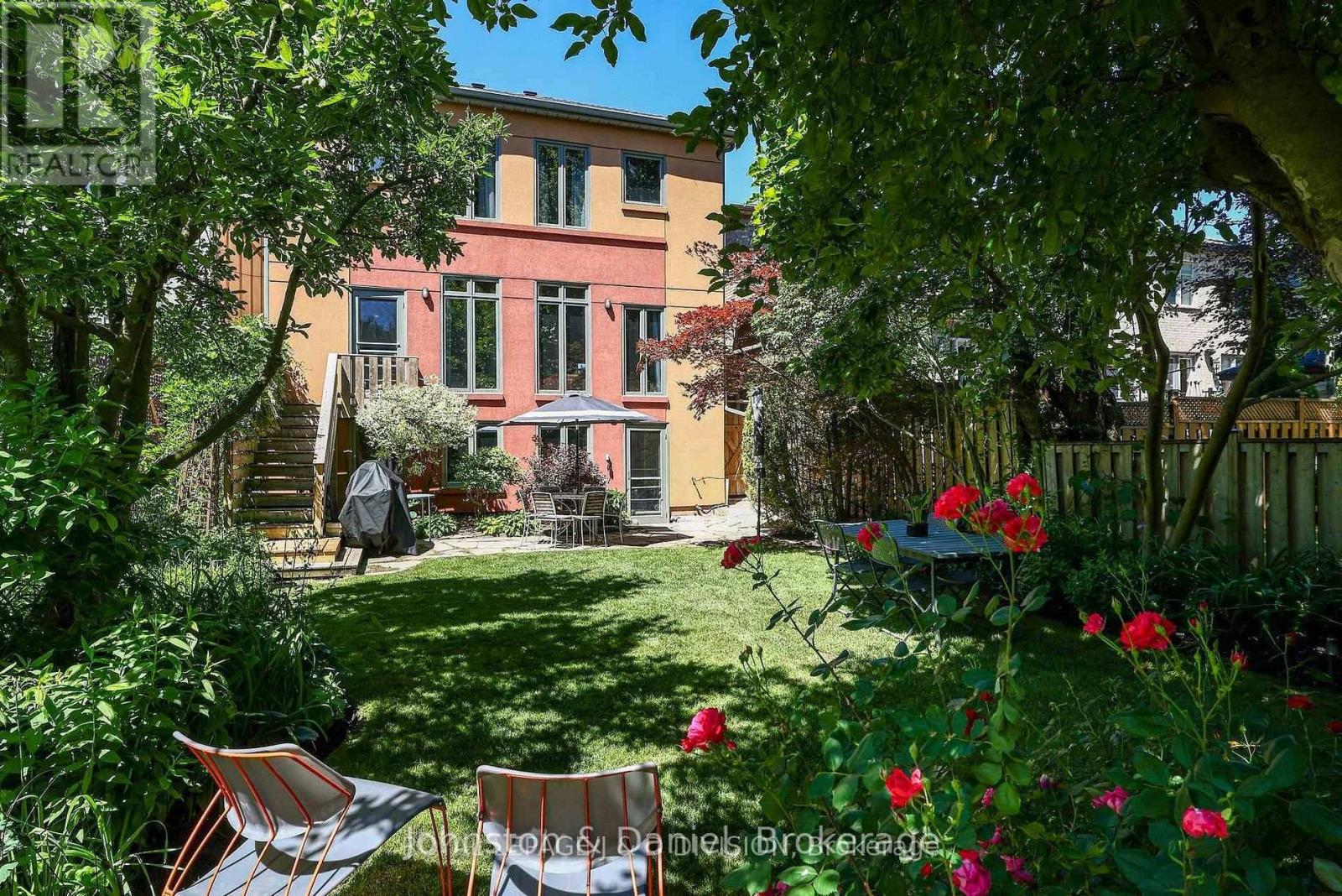 181 Rumsey Road, Toronto, Ontario  M4G 1P4 - Photo 2 - C13737624