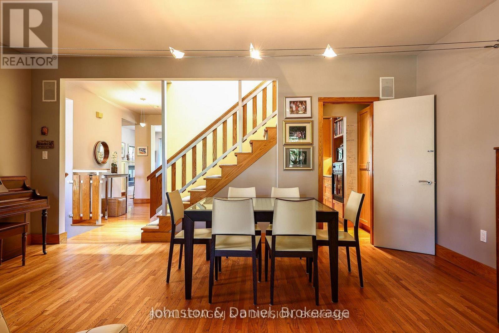 181 Rumsey Road, Toronto, Ontario  M4G 1P4 - Photo 7 - C13737624