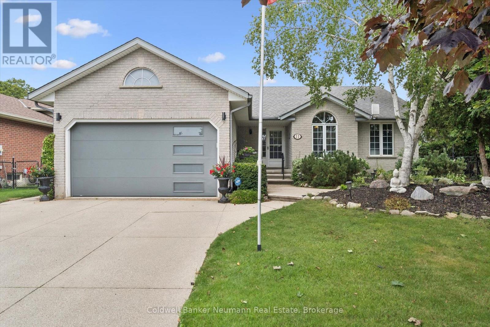 11 KEATING DRIVE, Centre Wellington, Ontario