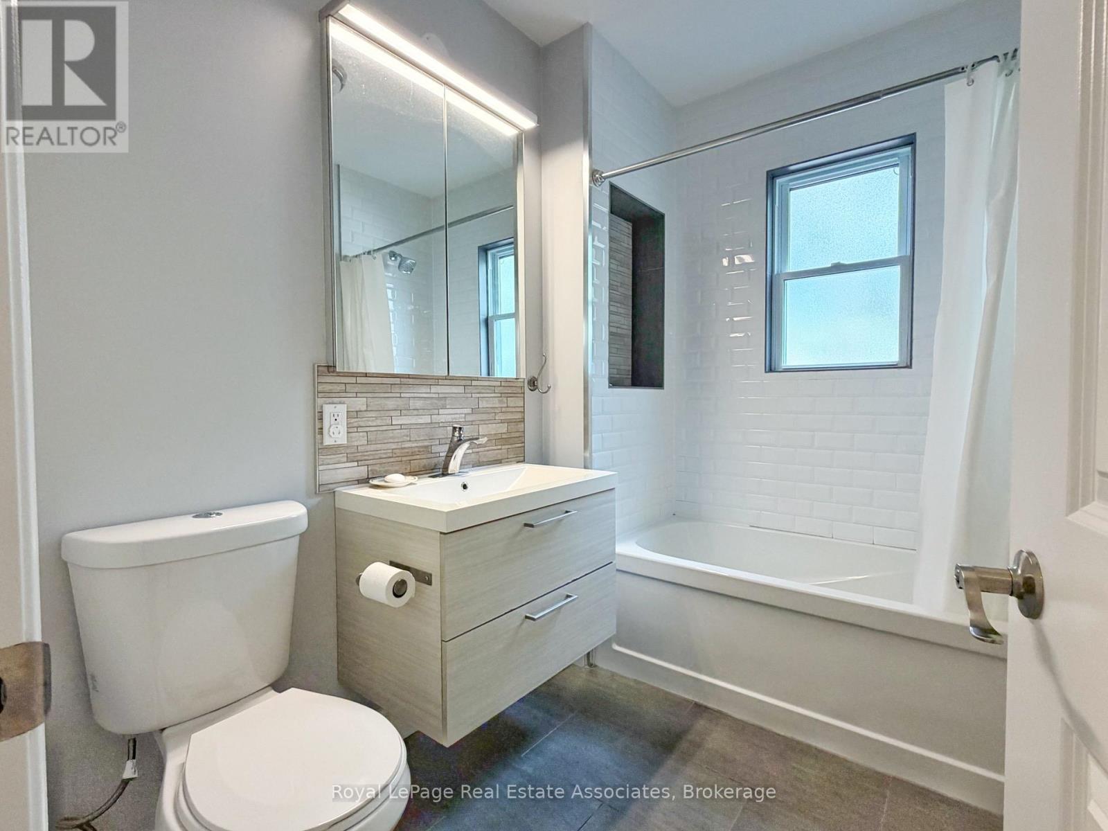 157 Glenmore Road, Toronto, Ontario  M4L 3M2 - Photo 10 - E13737576