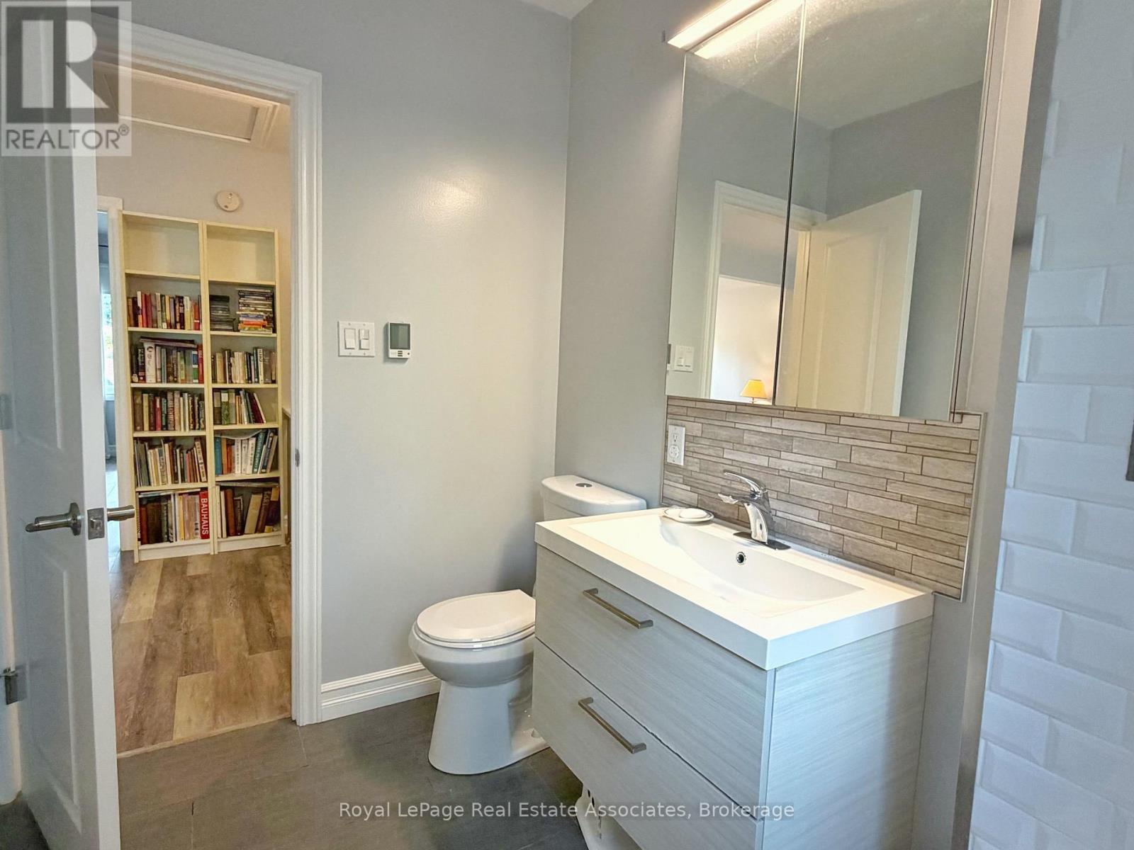 157 Glenmore Road, Toronto, Ontario  M4L 3M2 - Photo 11 - E13737576