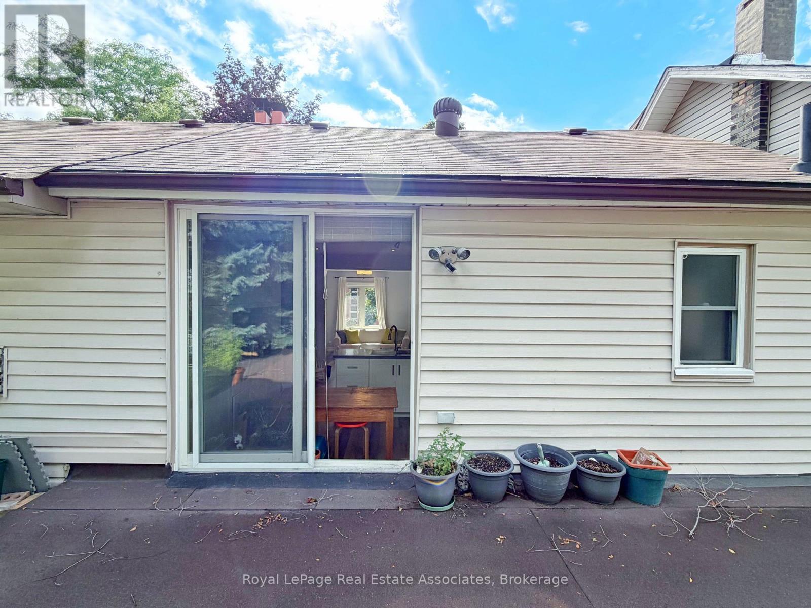 157 Glenmore Road, Toronto, Ontario  M4L 3M2 - Photo 15 - E13737576