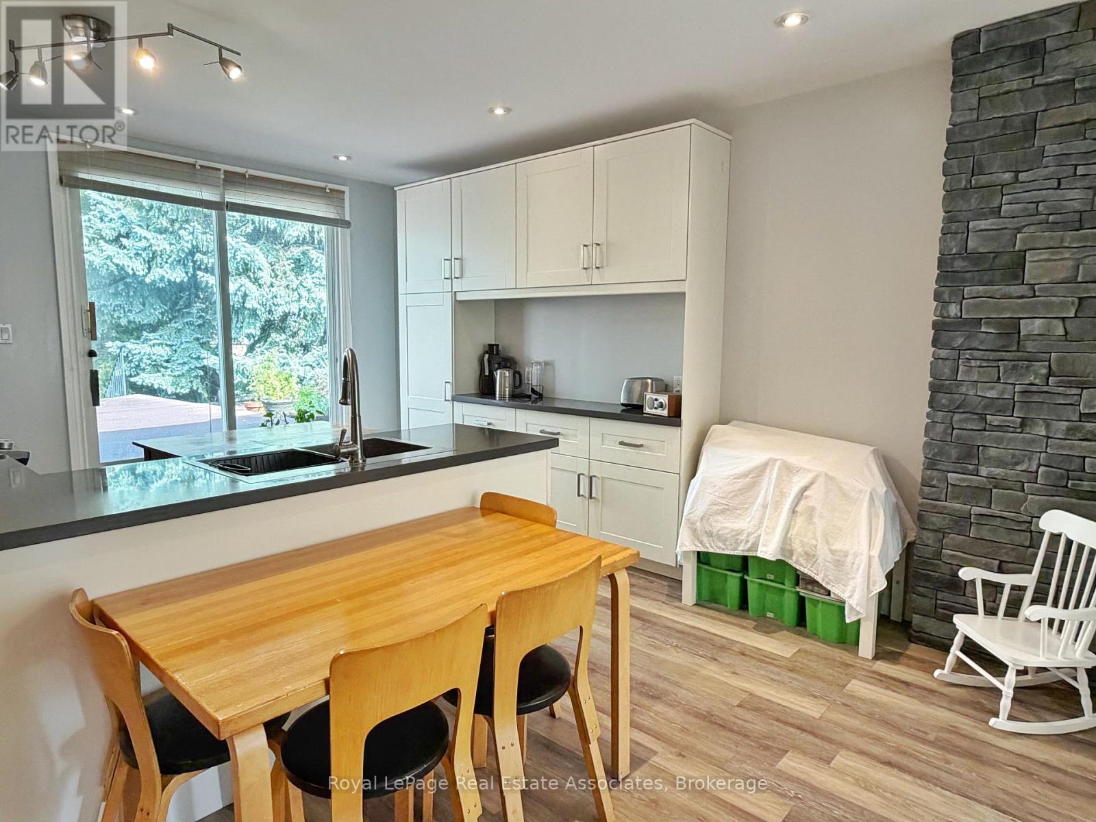157 Glenmore Road, Toronto, Ontario  M4L 3M2 - Photo 4 - E13737576