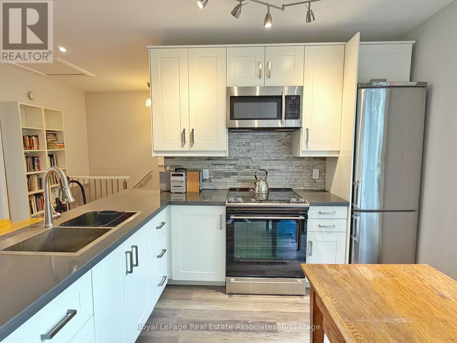 157 Glenmore Road, Toronto, Ontario  M4L 3M2 - Photo 5 - E13737576