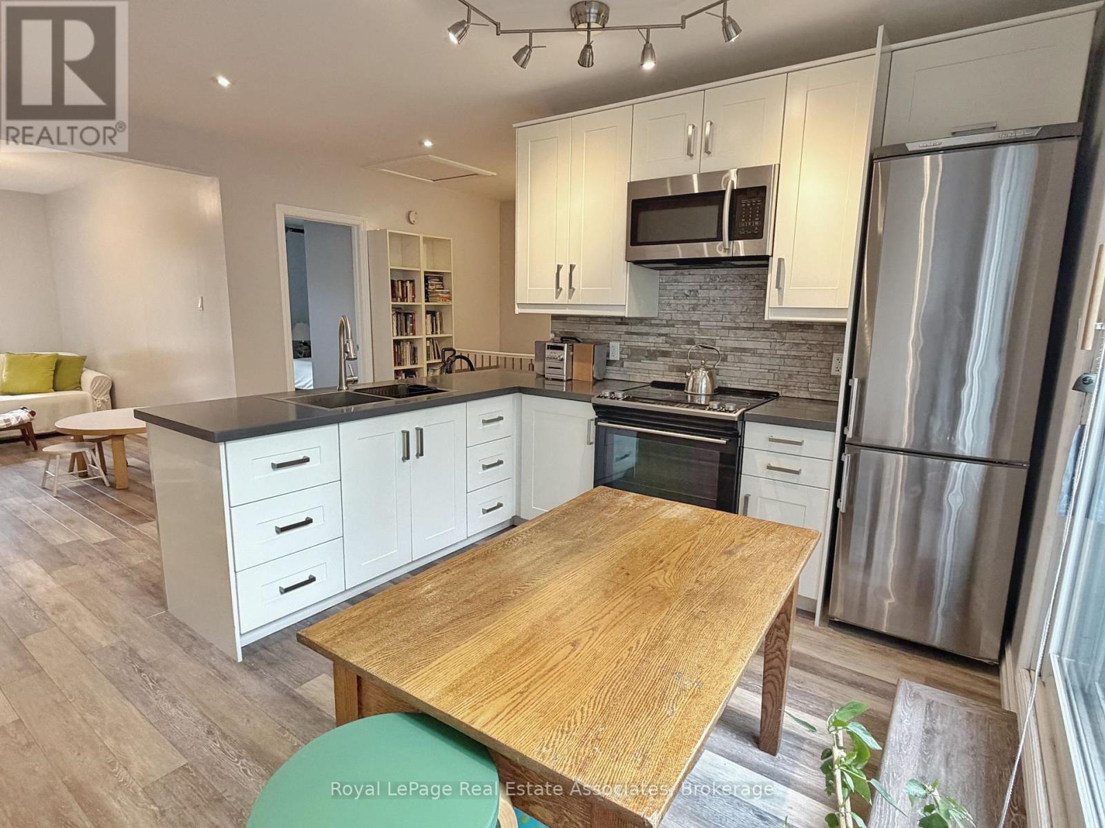 157 Glenmore Road, Toronto, Ontario  M4L 3M2 - Photo 6 - E13737576