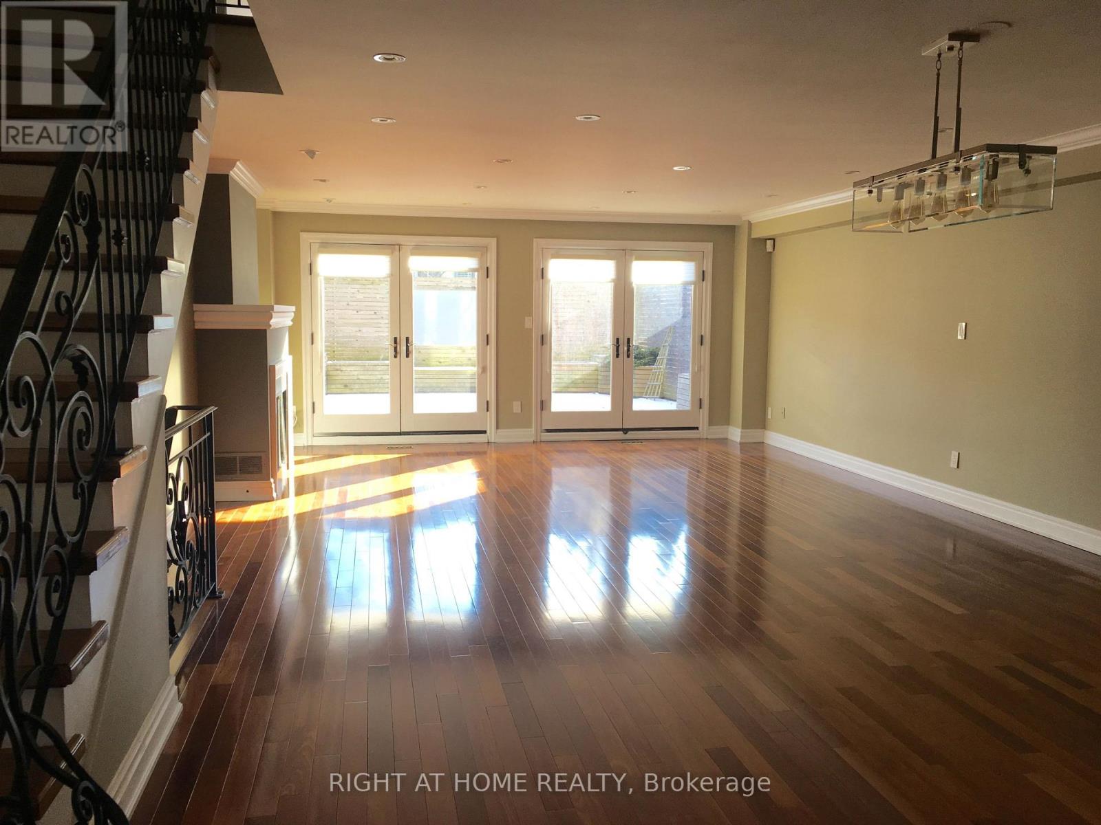 63 Walker Avenue, Toronto, Ontario  M4V 1G3 - Photo 3 - C13737568