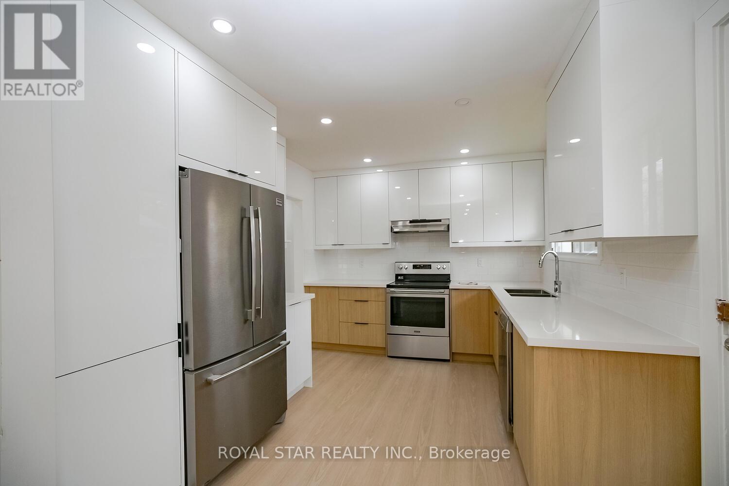 Upper - 114 Wincott Drive, Toronto, Ontario  M9P 2P6 - Photo 11 - W13737616