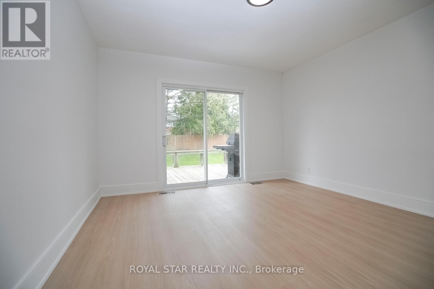 Upper - 114 Wincott Drive, Toronto, Ontario  M9P 2P6 - Photo 13 - W13737616