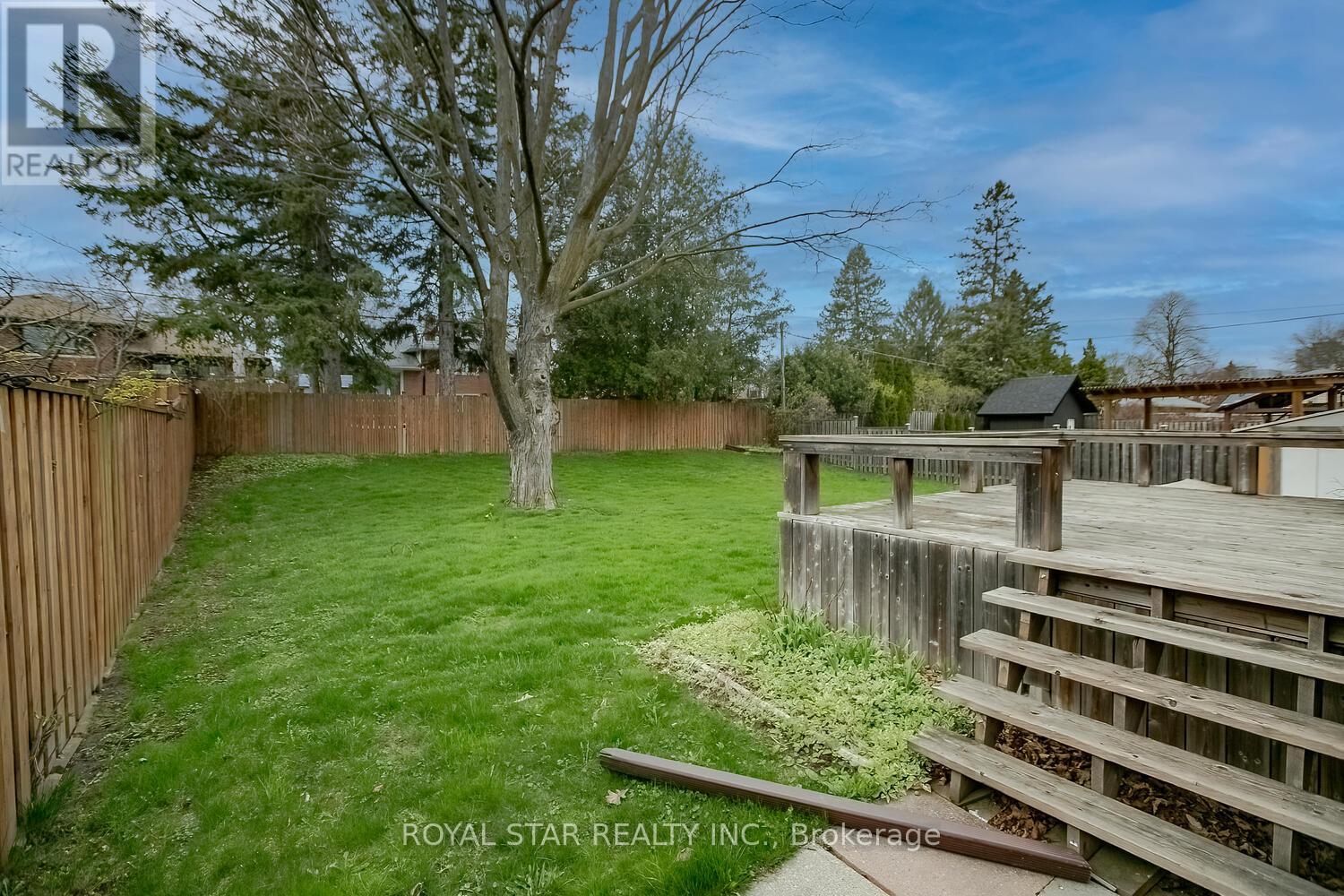 Upper - 114 Wincott Drive, Toronto, Ontario  M9P 2P6 - Photo 14 - W13737616