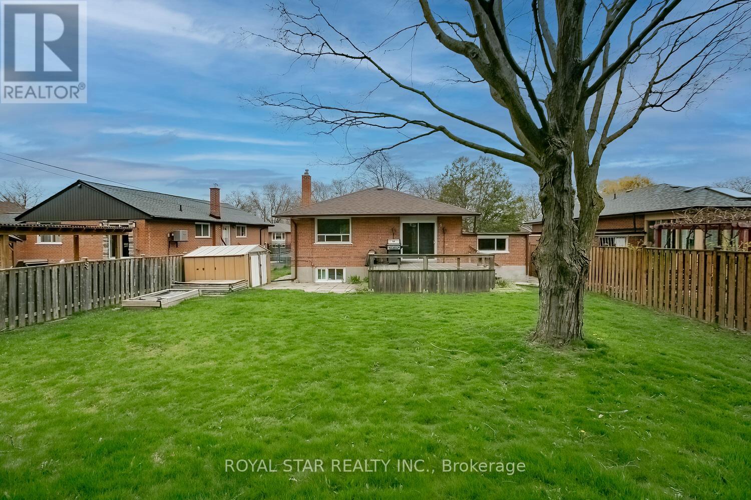 Upper - 114 Wincott Drive, Toronto, Ontario  M9P 2P6 - Photo 15 - W13737616