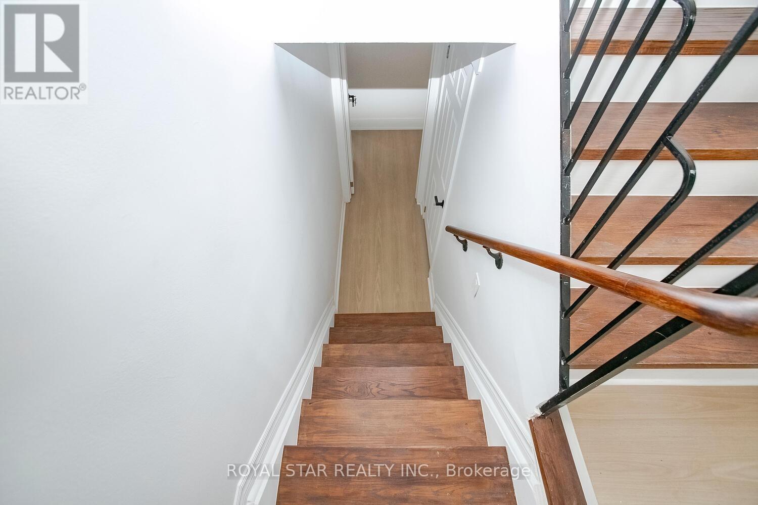Upper - 114 Wincott Drive, Toronto, Ontario  M9P 2P6 - Photo 2 - W13737616
