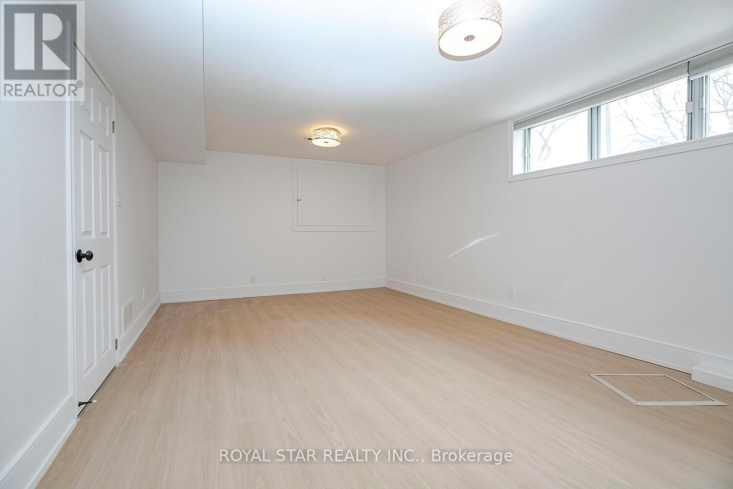 Upper - 114 Wincott Drive, Toronto, Ontario  M9P 2P6 - Photo 3 - W13737616