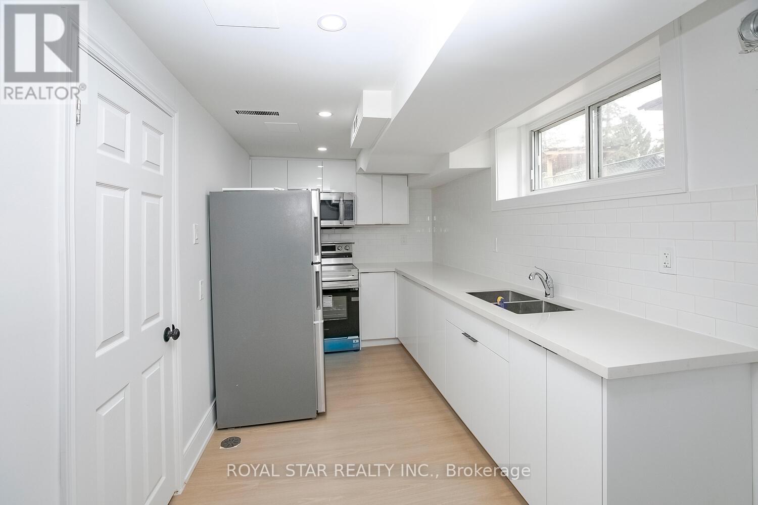 Upper - 114 Wincott Drive, Toronto, Ontario  M9P 2P6 - Photo 5 - W13737616