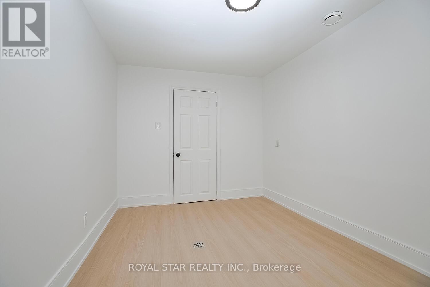 Upper - 114 Wincott Drive, Toronto, Ontario  M9P 2P6 - Photo 7 - W13737616