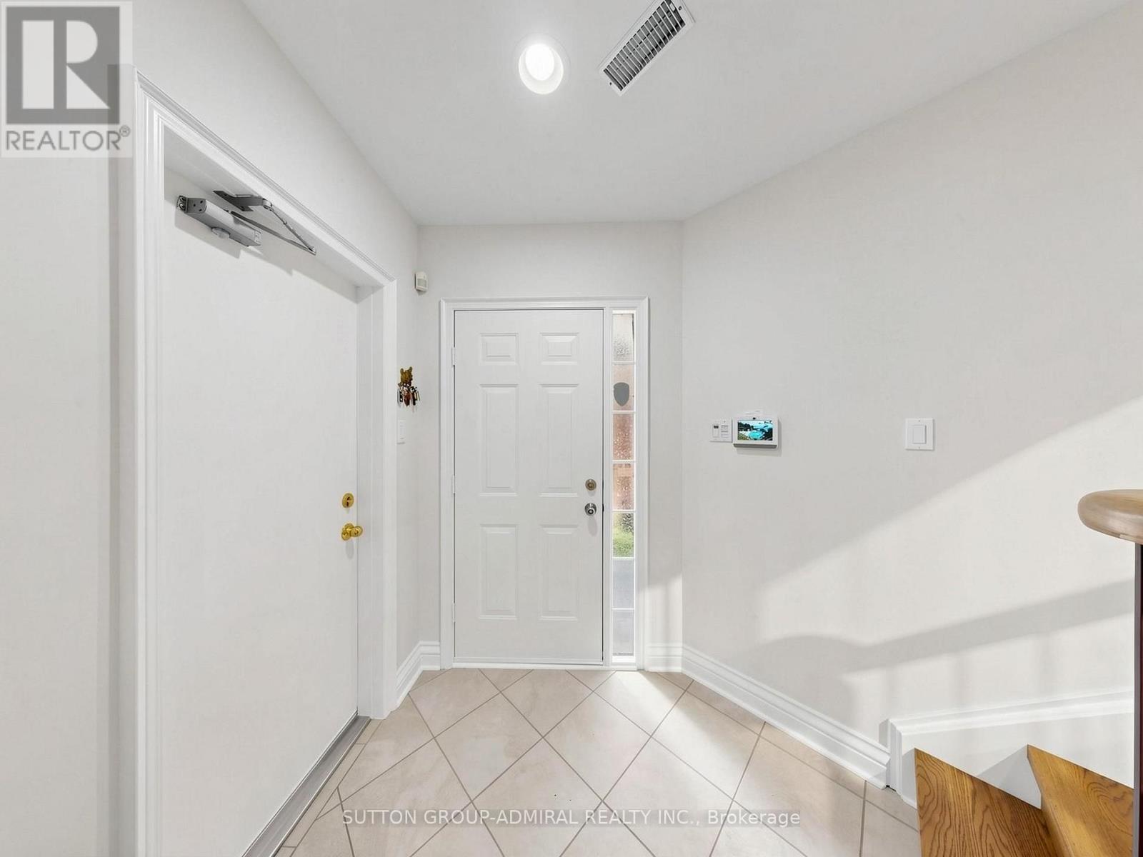 105 - 105 Leah Crescent, Vaughan, Ontario  L4J 8C4 - Photo 3 - N13737332