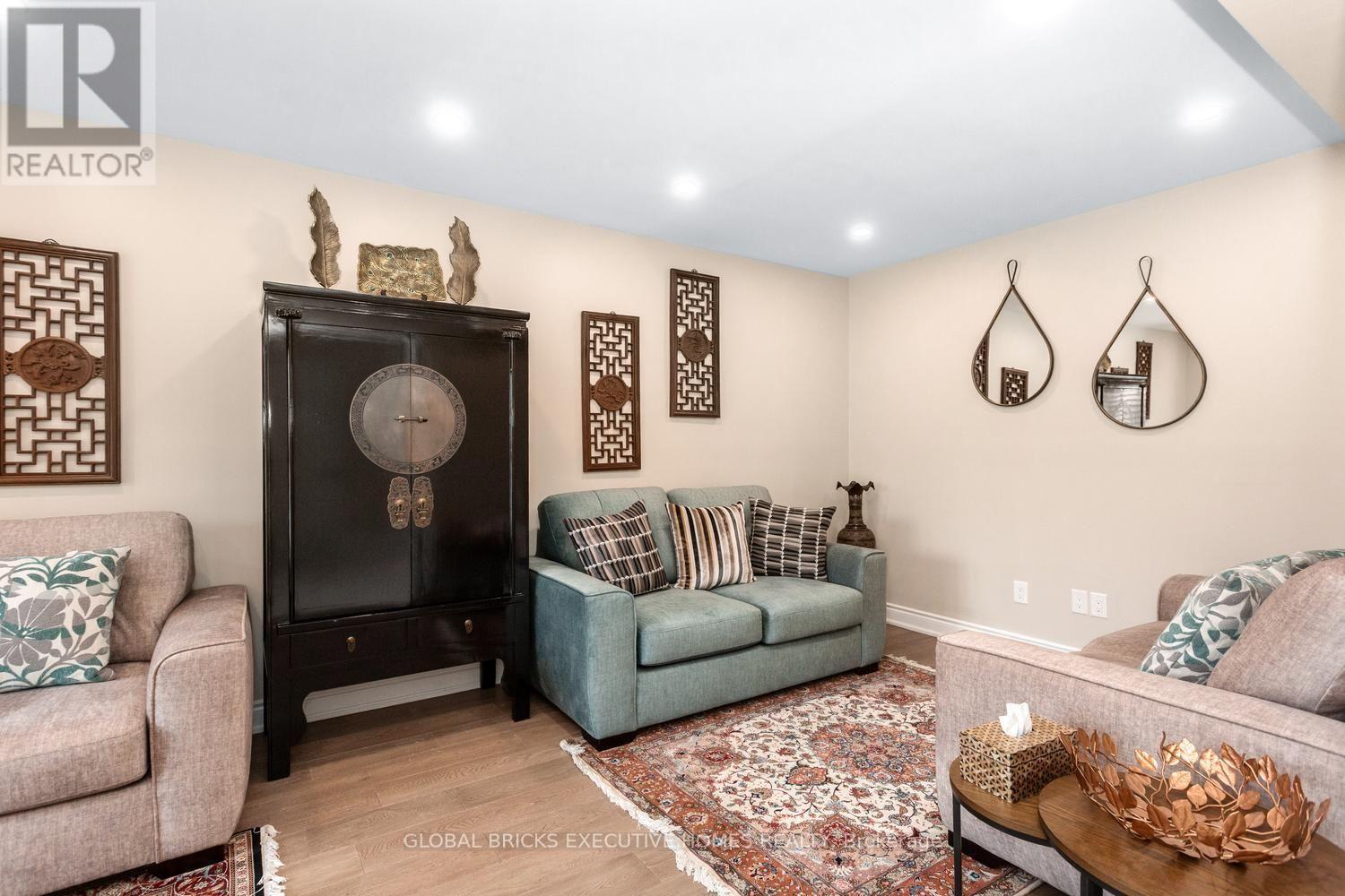 Upper - 5952 Grossbeak Drive, Mississauga, Ontario  L5N 6B3 - Photo 10 - W13736228