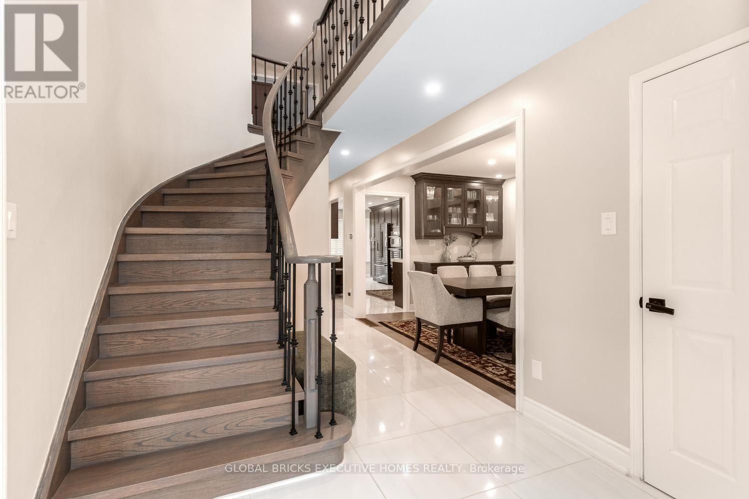 Upper - 5952 Grossbeak Drive, Mississauga, Ontario  L5N 6B3 - Photo 12 - W13736228