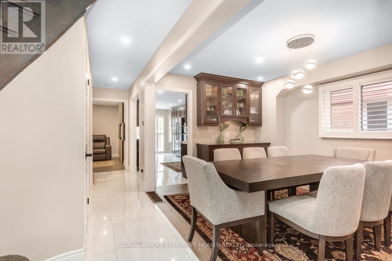 Upper - 5952 Grossbeak Drive, Mississauga, Ontario  L5N 6B3 - Photo 16 - W13736228