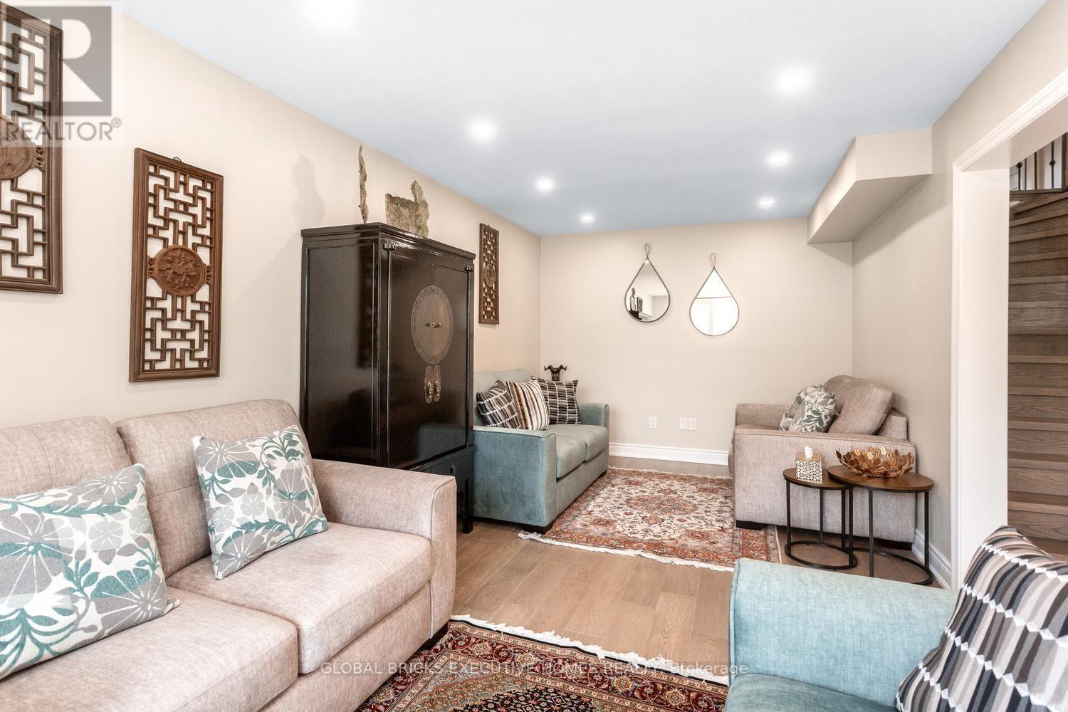 Upper - 5952 Grossbeak Drive, Mississauga, Ontario  L5N 6B3 - Photo 11 - W13736228