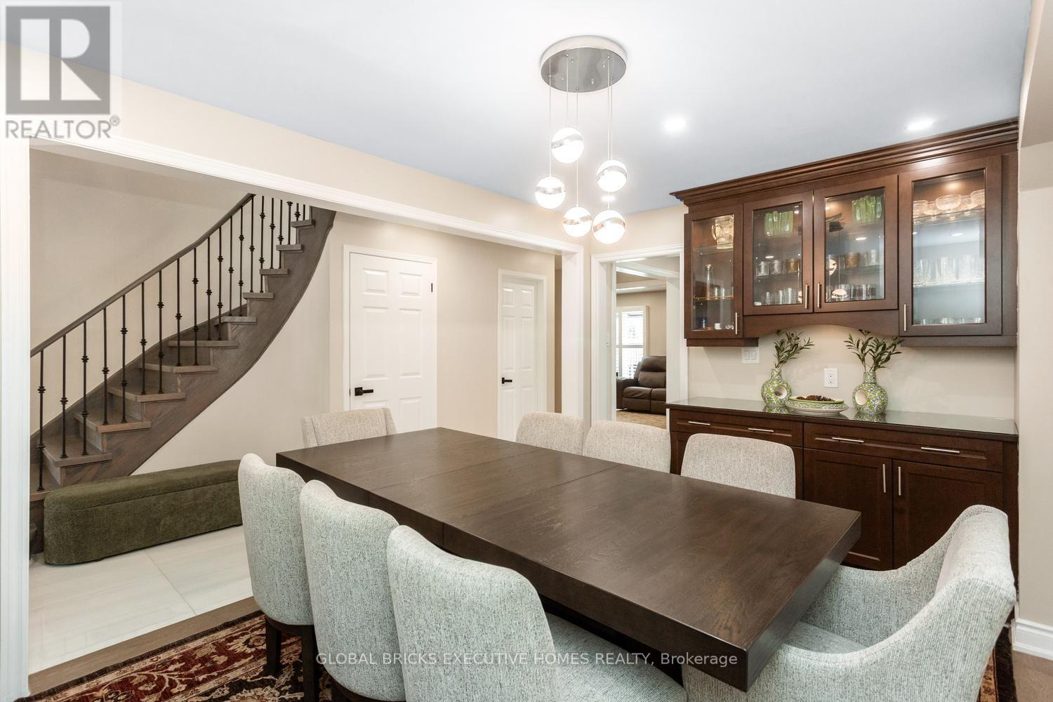 Upper - 5952 Grossbeak Drive, Mississauga, Ontario  L5N 6B3 - Photo 15 - W13736228